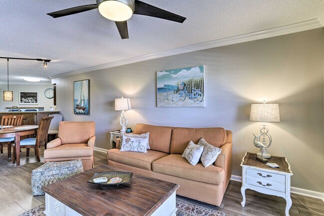 Building Photo - 6141 Bahia Del Mar Blvd S
