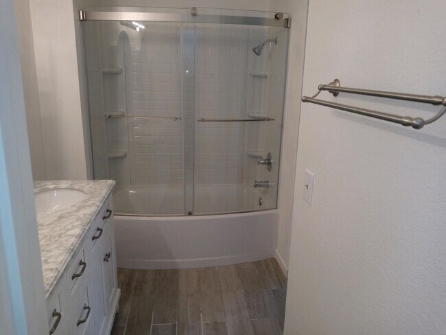 Building Photo - Newly renovated 4 bedroom in canyon crest!