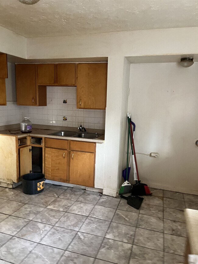 Building Photo - 3 br, 1 bath House - 1591 Azalea Drive