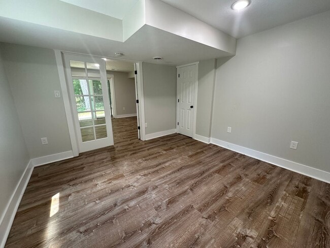 Building Photo - Large 4 bedroom ranch in Forest Hills
