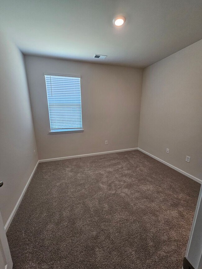 Building Photo - 3015 Long Spur Dr