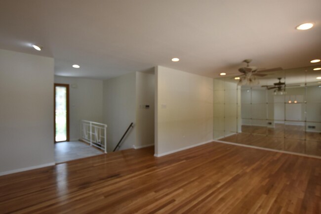 Building Photo - 4015 Heathfield Rd