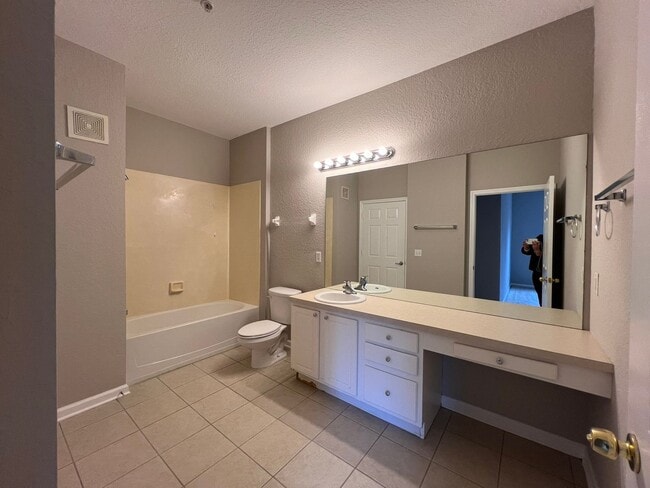 Building Photo - APARTMENT IN THE METROWEST AREA!