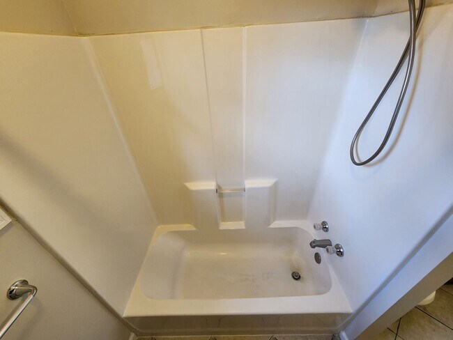 Building Photo - 2 Bed 1 Bath Apartment In Loch Sheldrake