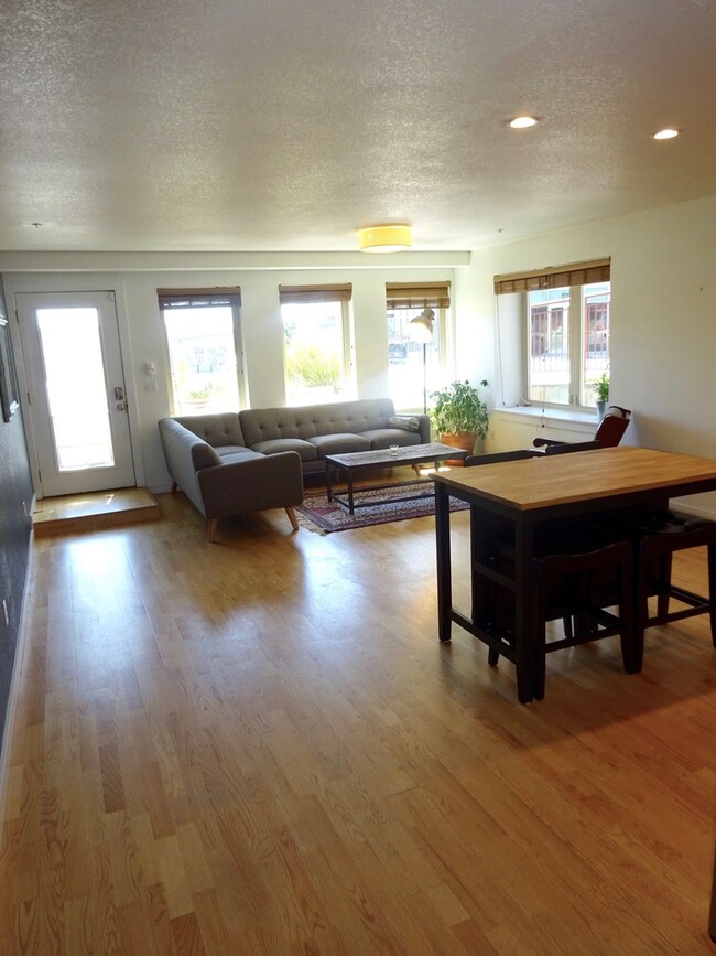 Building Photo - Furnished Two Bedroom Condo In Lo-Hi!! AMA...