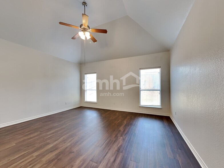 Building Photo - 1506 Melanie Trl