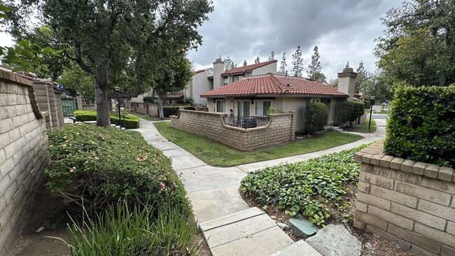 Building Photo - 9731 El Paseo Dr