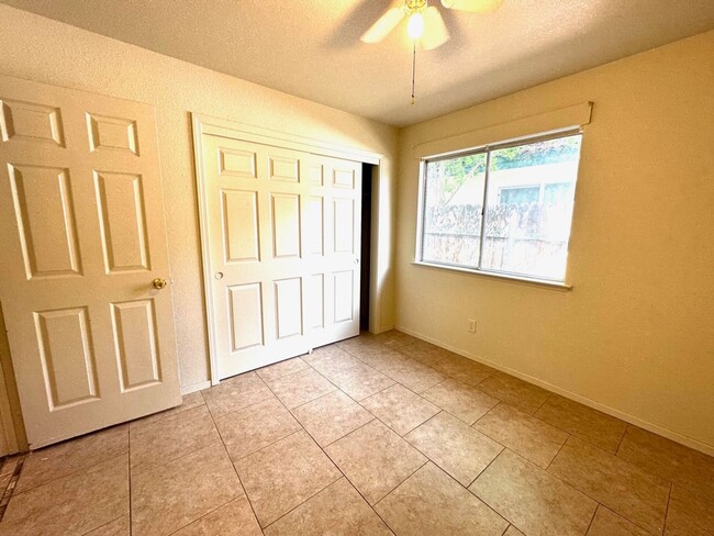 Building Photo - $1,900 Blythe & McKinley, 3 Bedrooms - W. ...