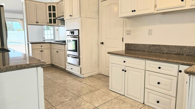 Building Photo - Mid Century Modern - 4 Bedroom Carlton Terrace Pool Home