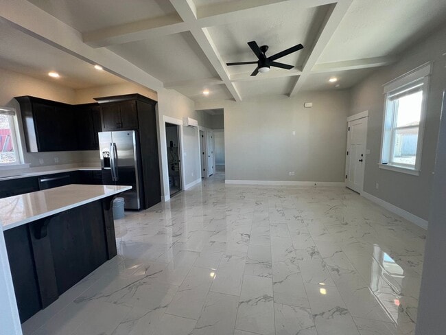 Building Photo - Wagon Wheel Duplex