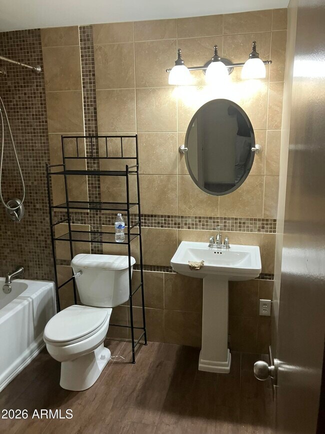 Building Photo - 7613 W Devonshire Ave