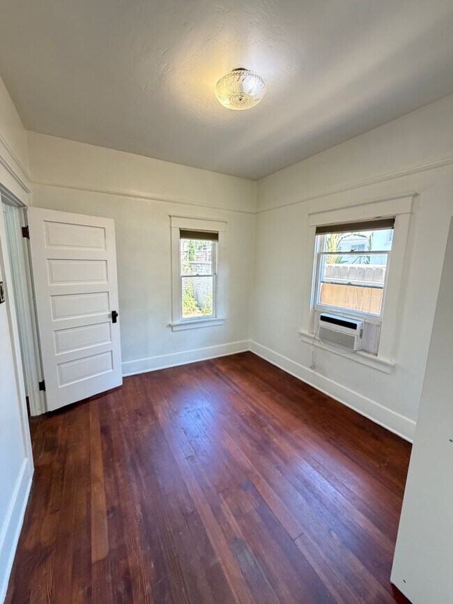 Building Photo - Quaint 2BD/1BA house in La Mesa Village available now for a 1-year lease!