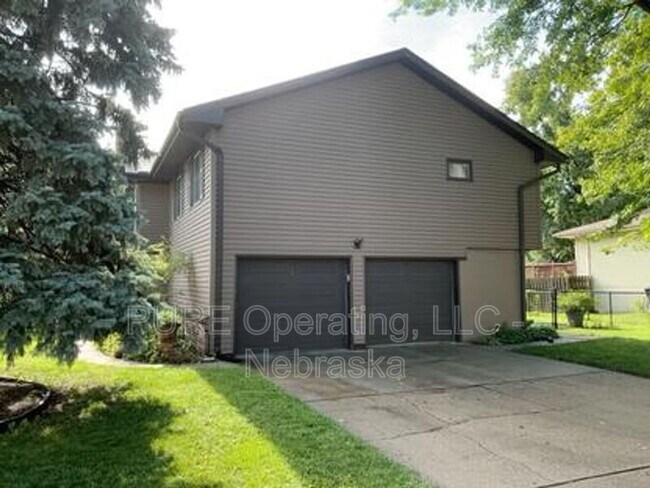 Building Photo - 10821 Curtis Ave Cir
