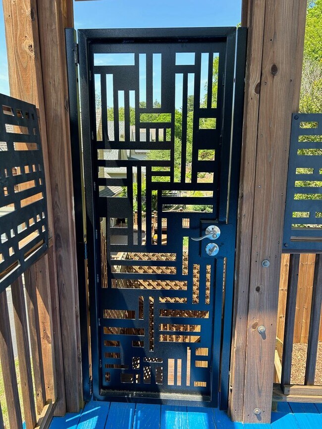 Building Photo - Central AVL - Custom Built, Made for Enter...
