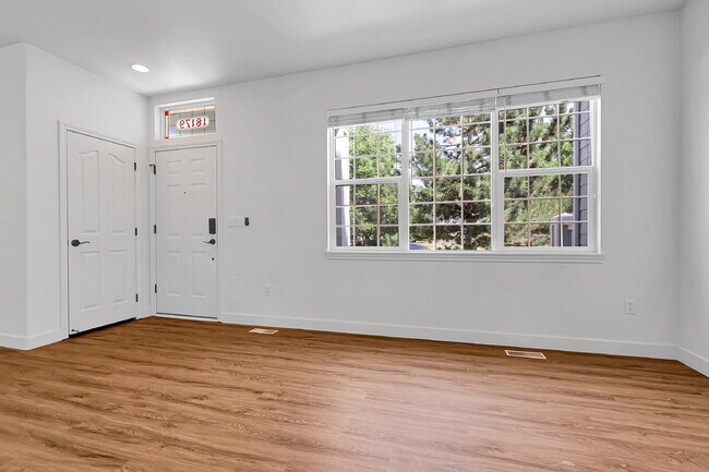 Building Photo - $2,640.95- 3 Bed, 3 Bath Townhome in Aurora with Central AC, In Unit Laundry and Patio Space!