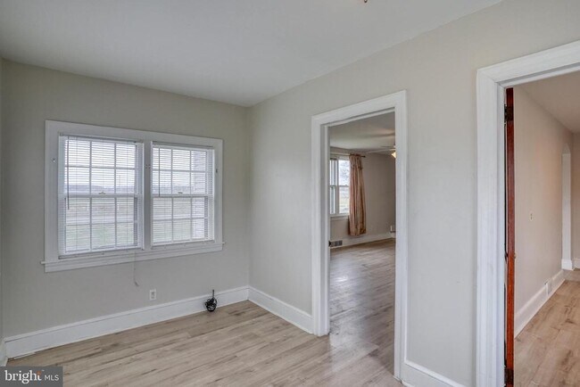 Building Photo - 1111 Bayview Rd