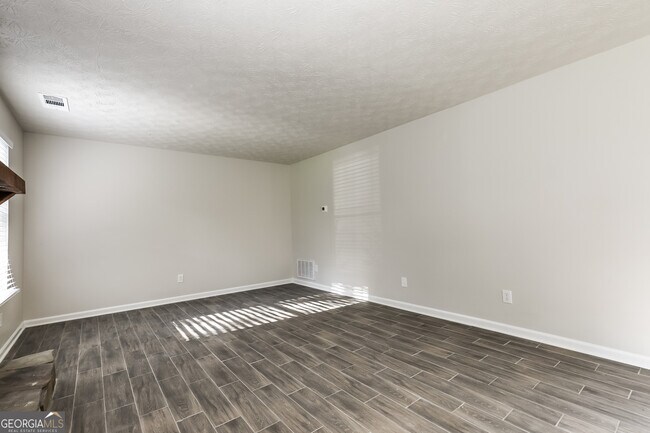 Building Photo - 6097 Twin Creeks Ct