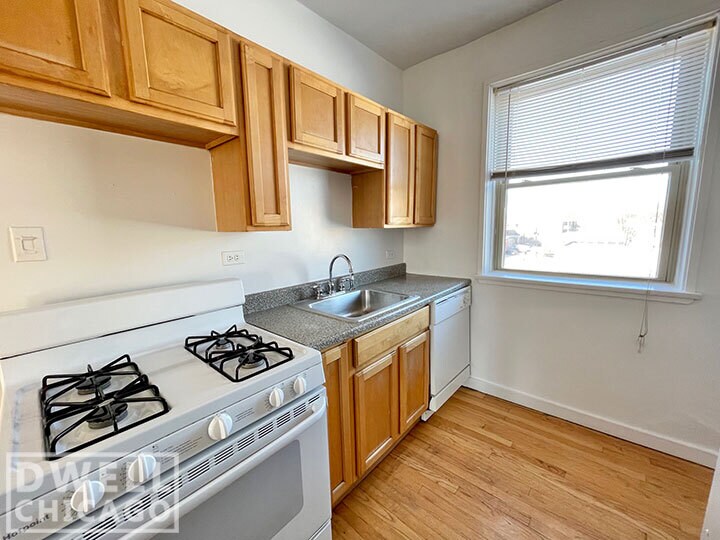 Primary Photo - 1426 Farwell W Ave