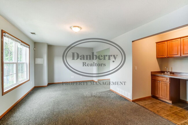 Building Photo - 1103 N Byrne Rd