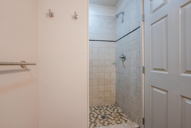 Building Photo - 406 N Star St