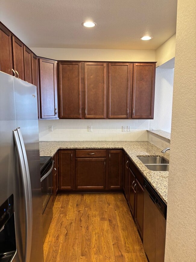 Building Photo - Available now 3bd 3.5 ba .Town home for rent located near Buckley AFB between Smokey hill and Qui...