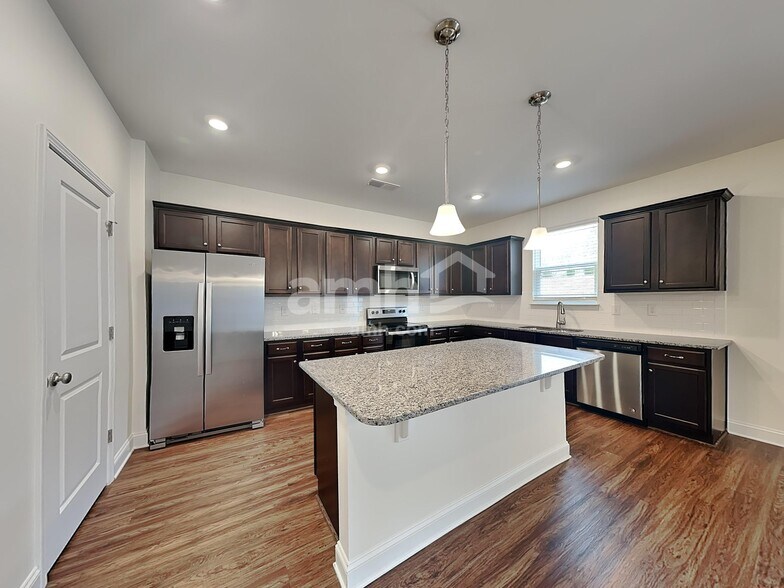 Building Photo - 1124 Bentley Pl