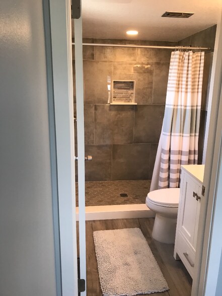 Building Photo - 12500 Capri Cir N