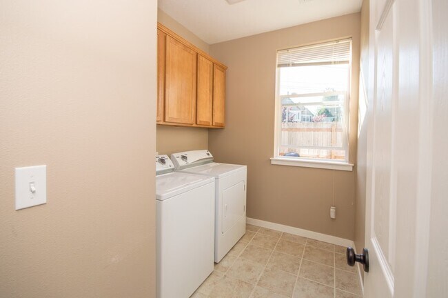 Building Photo - 1110 NW 27th St