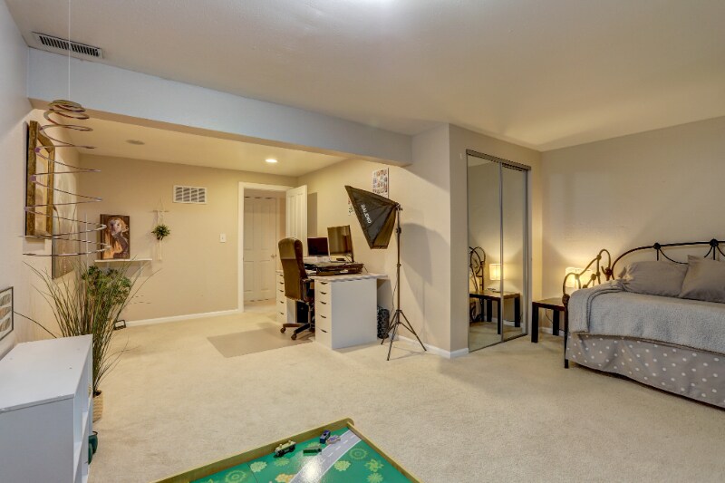 Building Photo - 2685 S Dayton Way