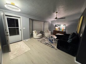 Building Photo - 1431 E Drucker St