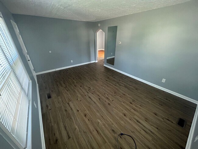 Building Photo - 1562 Loney Ln