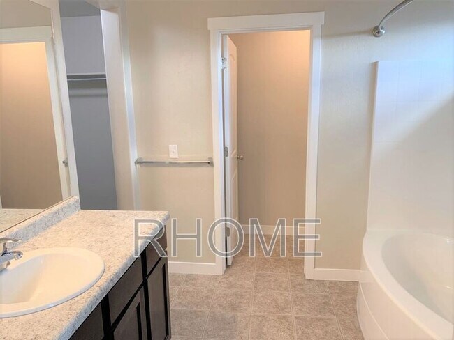 Building Photo - 2581 Cottonwood Dr