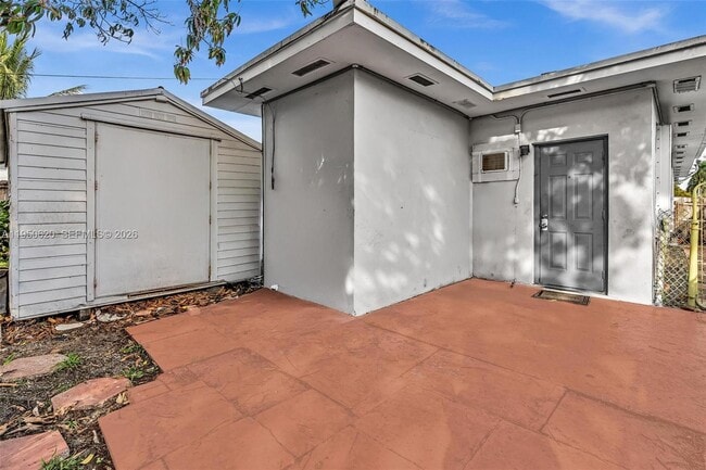 Building Photo - 930 N 16th Ave