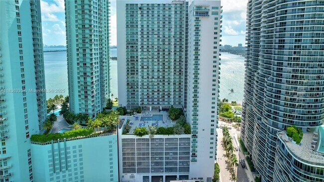 Building Photo - 1800 N Bayshore Dr