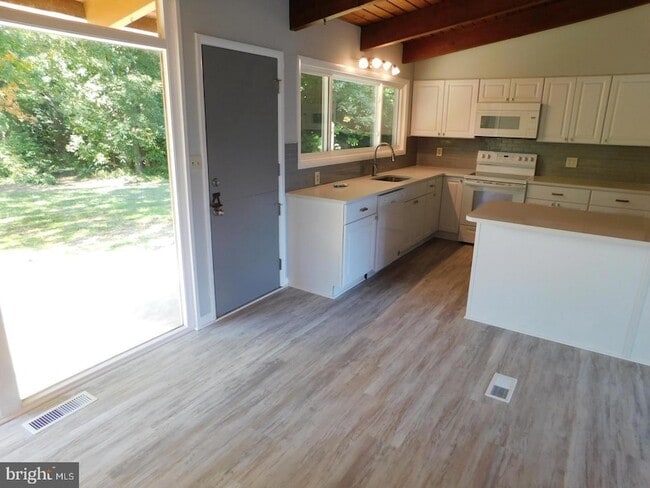 Building Photo - 1242 S Governors Ave