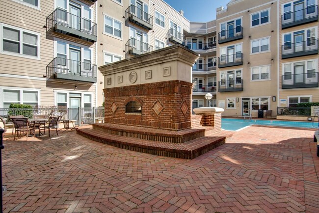 Building Photo - Rare rental opportunity at Bristol West End!