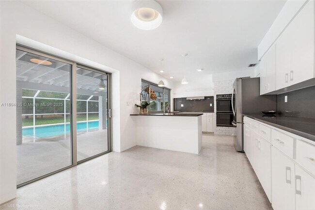 Building Photo - 15600 SW 79th Ave
