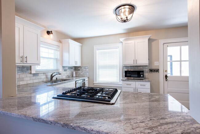 Building Photo - Charming Home in Deer Park Neighborhood