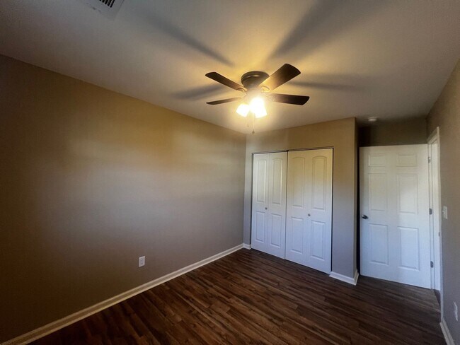 Building Photo - 300 Gardner St