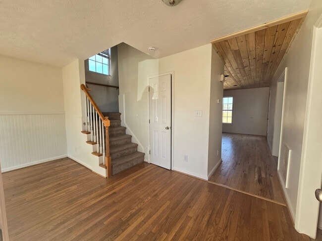 Building Photo - 122 Blue Water Dr