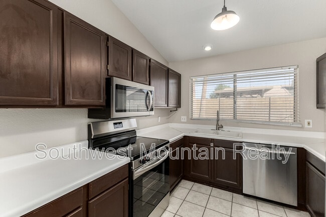 Building Photo - 5526 E Forge Ave