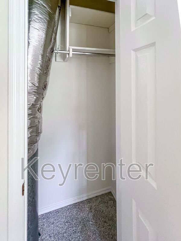 Building Photo - 830 Gondola Dr