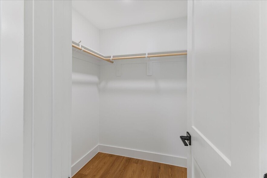 Building Photo - 803 Dupree St