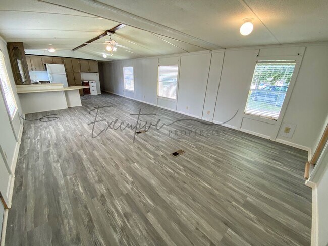 Building Photo - 307 N Kinney Ave