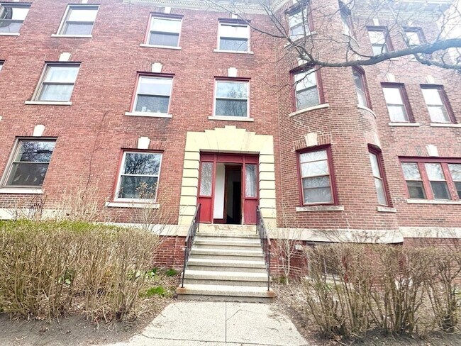 Building Photo - 260 Aspinwall Ave
