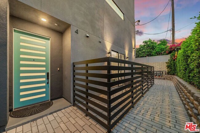 Building Photo - 4637 Laurel Canyon Blvd