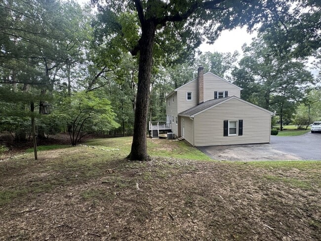 Building Photo - 250 Bobcat Ln