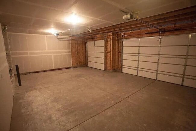 Building Photo - For Rent – Beautiful 3 Bed, 2 Bath Home wi...