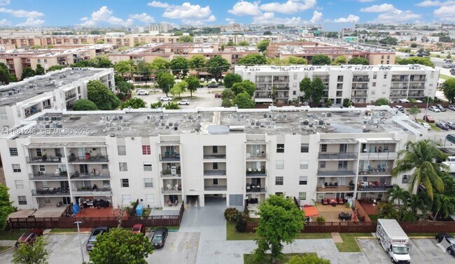 Building Photo - 5705 W 20th Ave