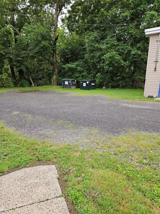 Building Photo - 1298-1304-1304 Rte 9W